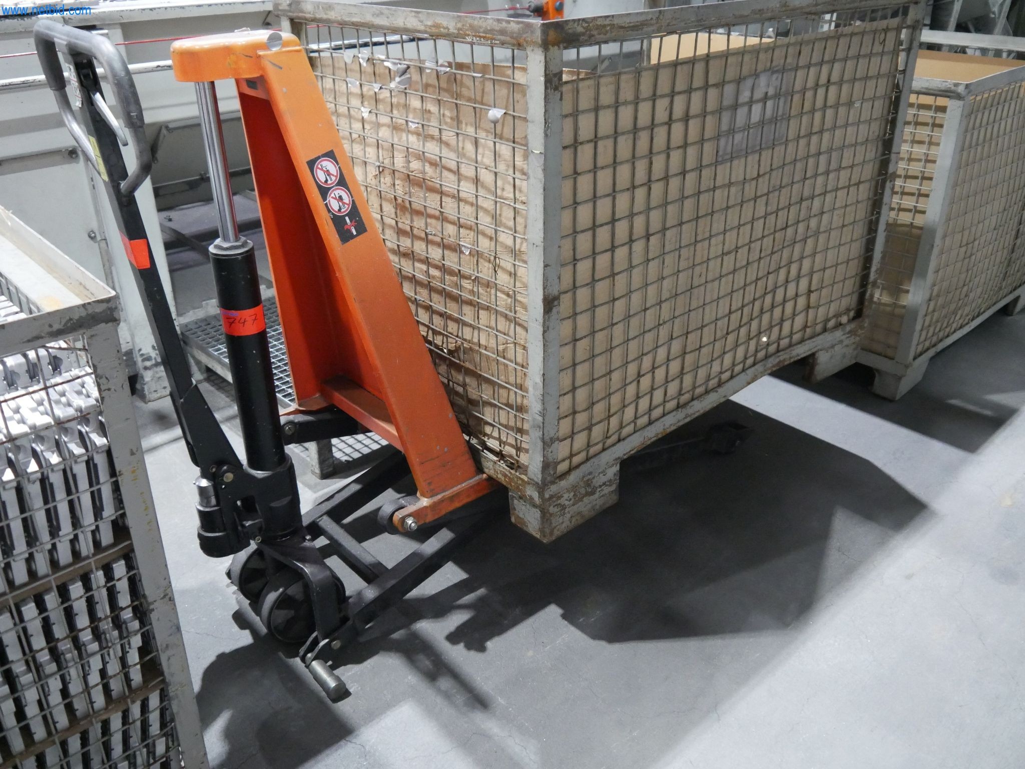 2 Scherenhubwagen